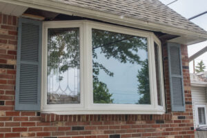 A picture of a bay window featuring vinyp replacement windos