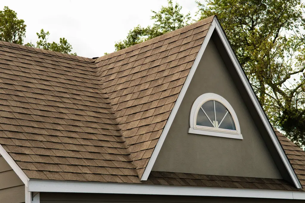 A picture of a roof with asphalt shingles