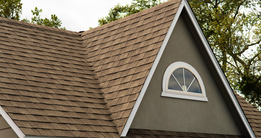 A picture of a roof with asphalt shingles