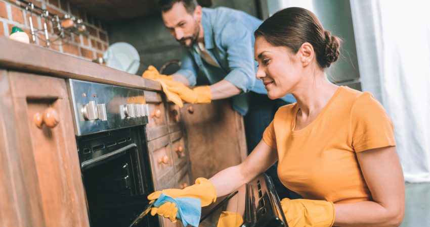 A picture of a coupl ecleaning their kitchen