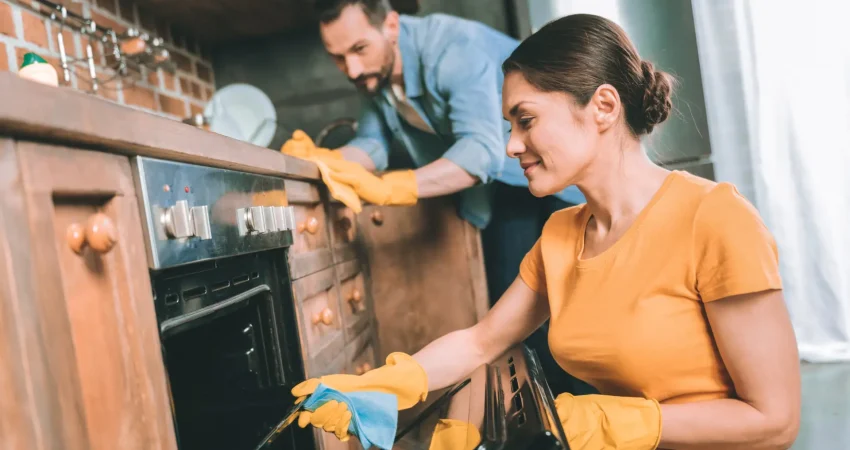 A picture of a coupl ecleaning their kitchen