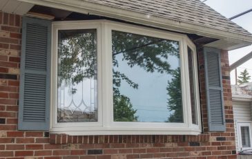 A picture of a bay window featuring vinyp replacement windos