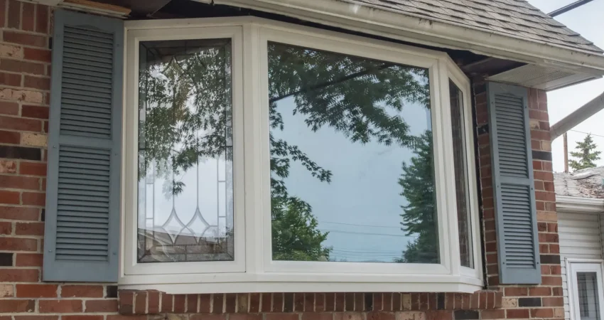 A picture of a bay window featuring vinyp replacement windos